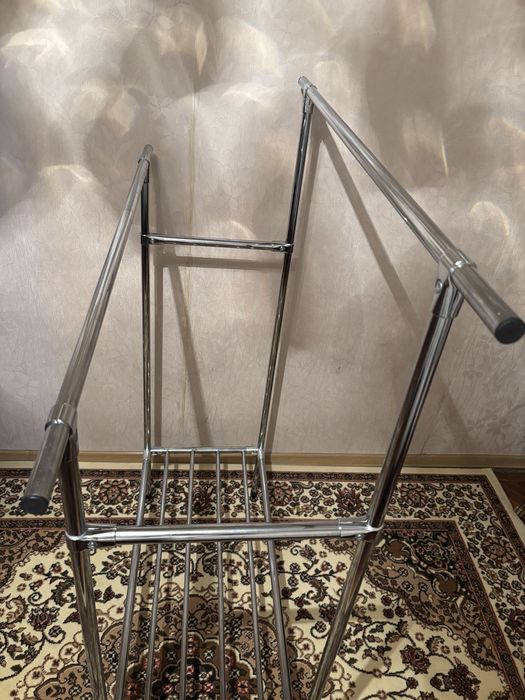 Напольная вешалка для одежды