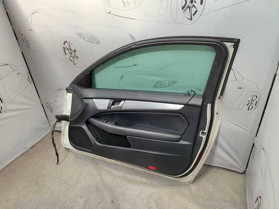 Ușă Față Dreaptă Mercedes-Benz C-Class W204 Coupe Alb Cod Culoare 650 Calcite White 2012 / [2007-2014] / A2047201005 (2A)