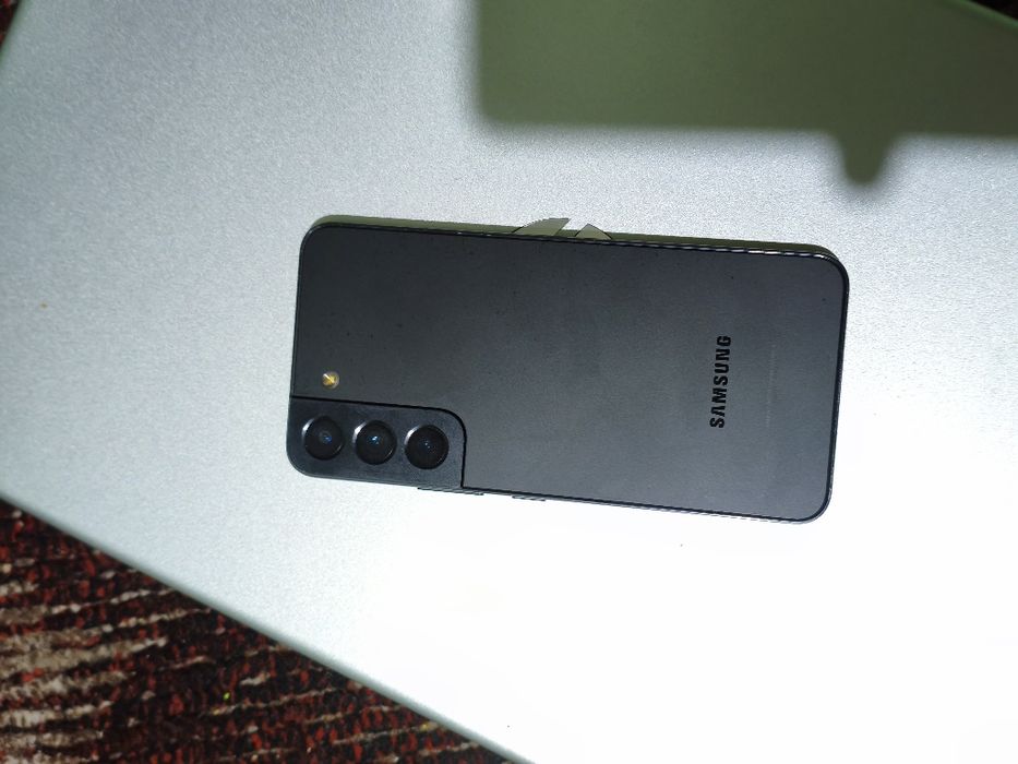 Samsung s22 5g .