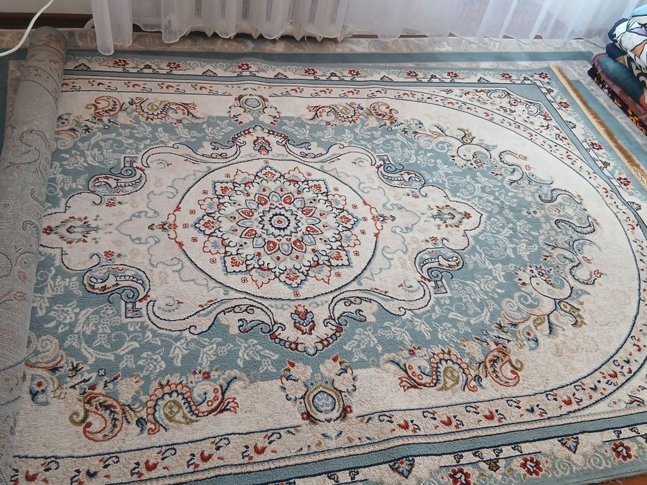 Продам ковёр 2×3.