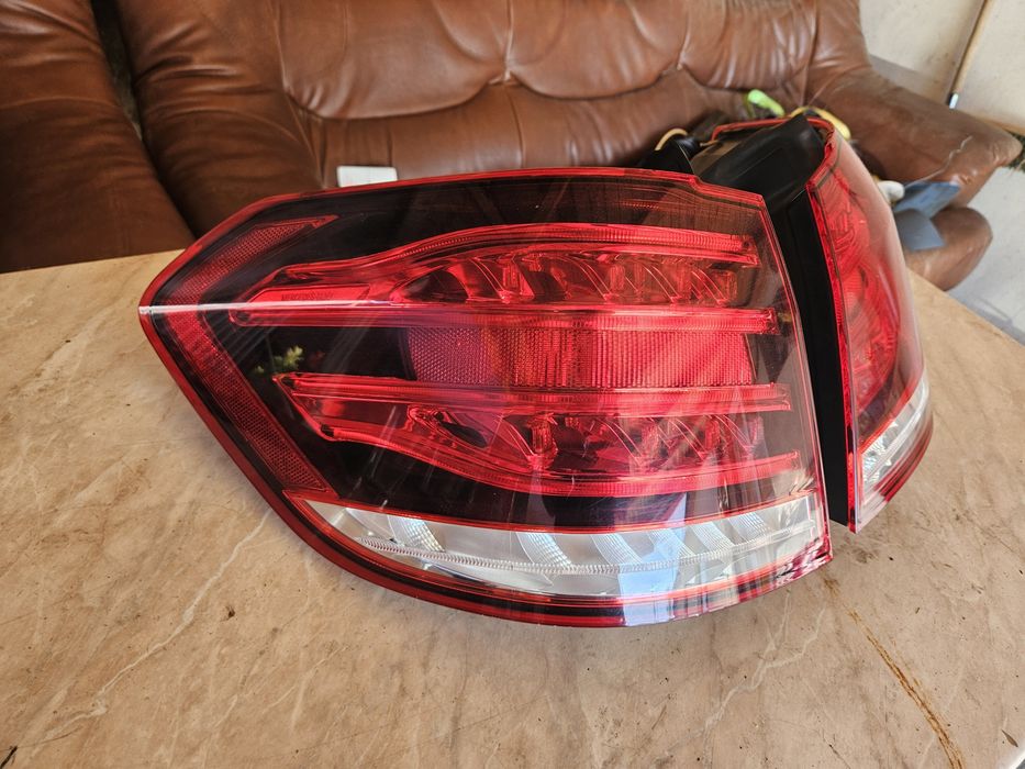 Haion ,stop mercedes w212 facelift cod culoare 040