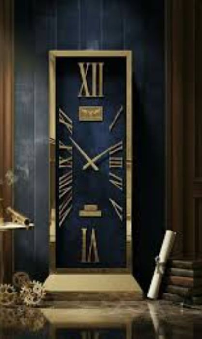 Напольные часы, известные также как часы с боем, традиционно символизи