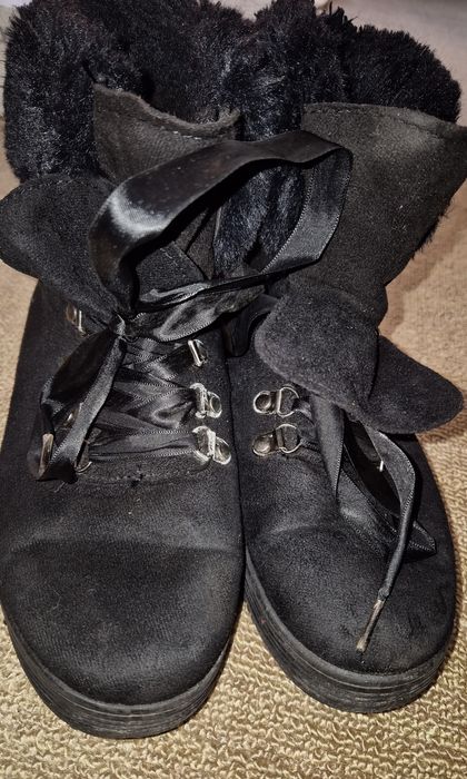 Дамски велурени боти