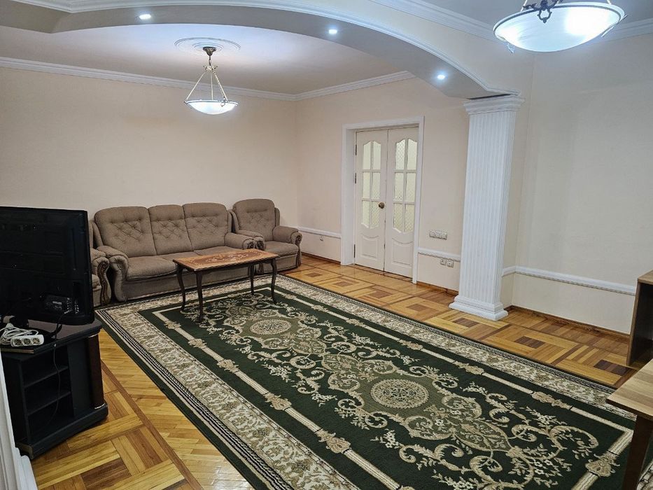 ЦУМ, метро Космонавтов, 3 комн.!