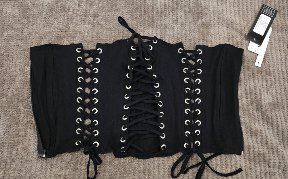 Set Mexton nou cu etichetă – Corset + Blugi scurți
