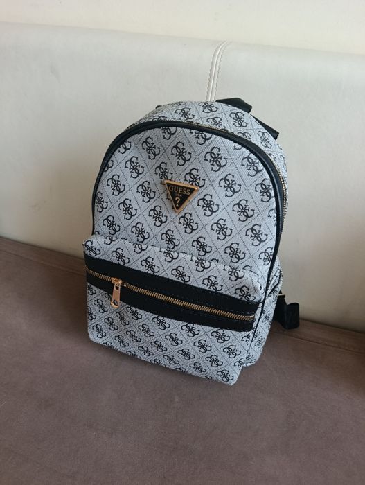 Дамски раница Guess, НОВИ