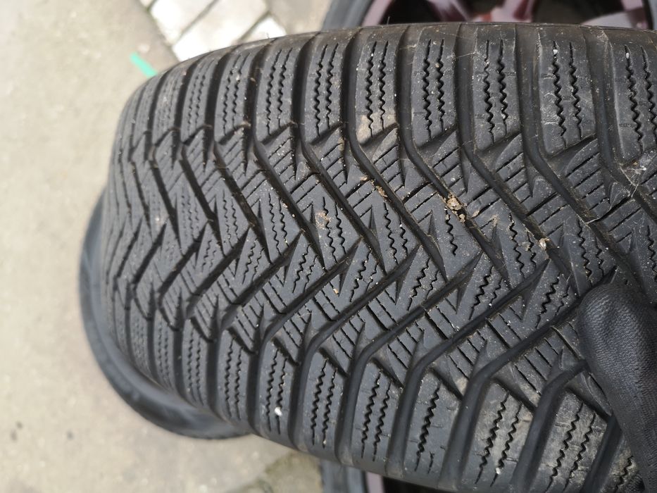 Jante originale Peugeot cu anvelope, cauciucuri iarnă Laufen 205 55 16