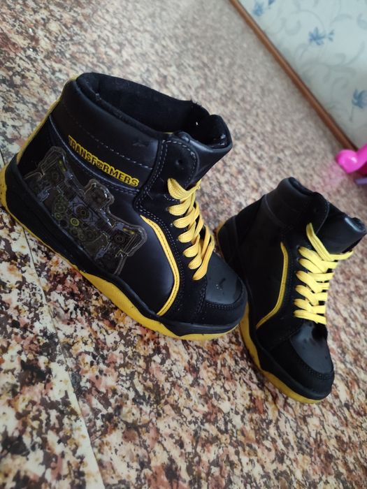 Продам ботинки 32р