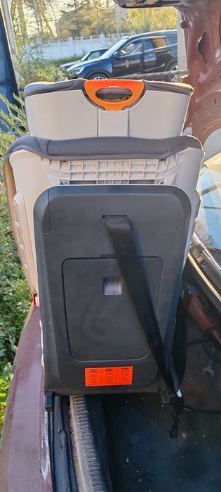 Продам автокресло chicco