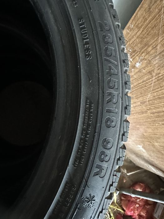 Продам шины 235/45/18