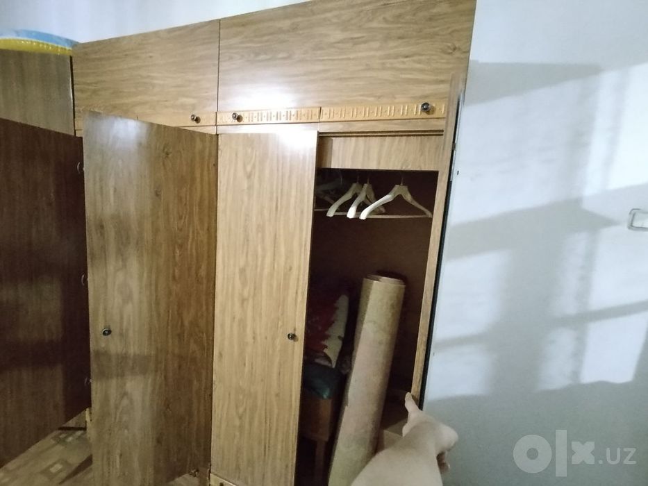 Шкаф стенка сотилади