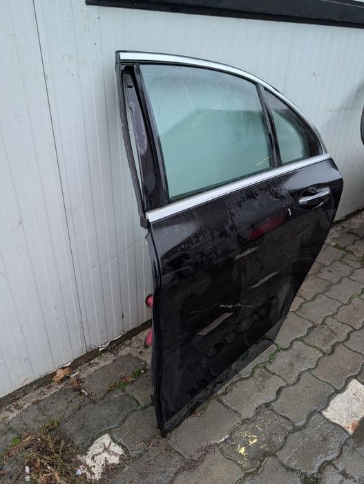 Задна лява врата Мерцедес ц класа w205 оборудвана