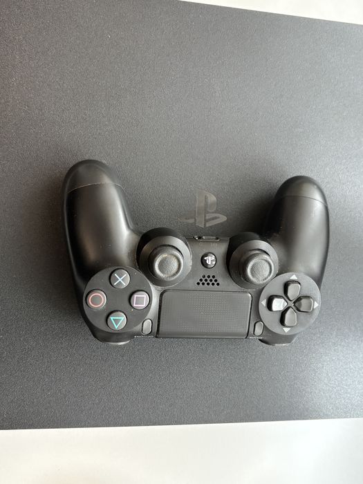 PlayStation 4 + 2 Контролера + Игра