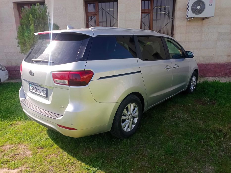 Киа седона автомашинасы сатылымда