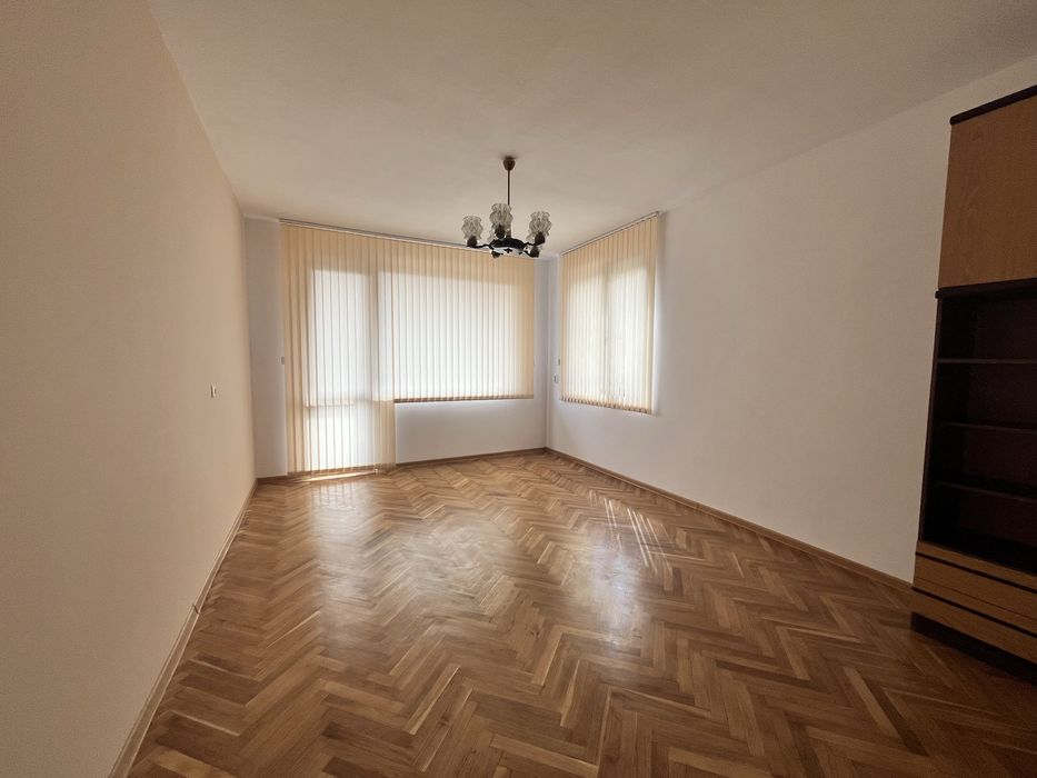 Дава се под наем Четиристаен апартамент в Разград, Варош - 120 кв.м за 433.5 € - Снимка #4