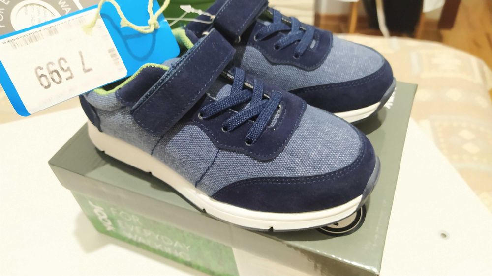 Продаем кроссовки. Размер 30.