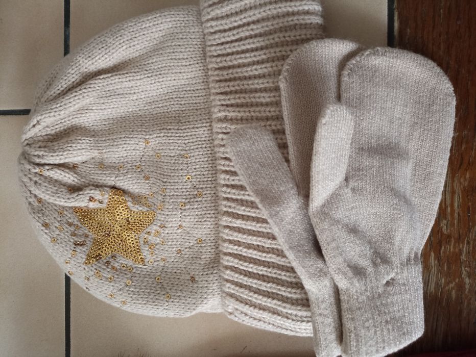 Новые шапочки для девочек по 1500т Эйвон