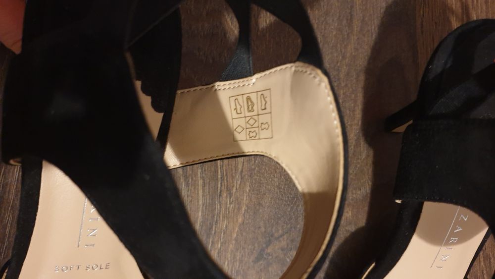 Pantofi Lazzarini cu toc ,noi