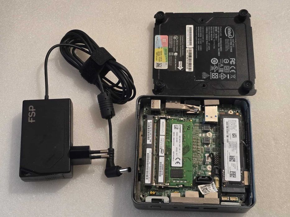 Mini PC Intel NUC 8 (NUC8i3BEK) - Core i3 Gen 8, 8GB RAM, 256GB SSD