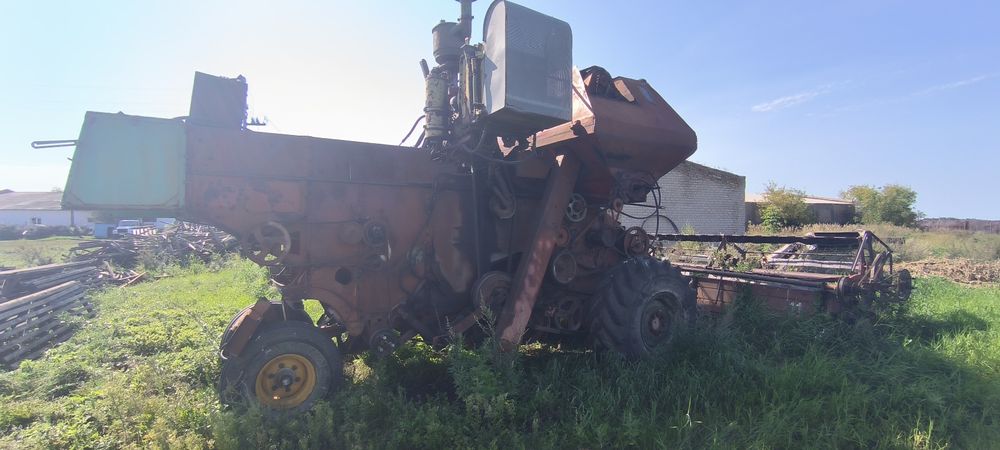 Продам комбайн Нива