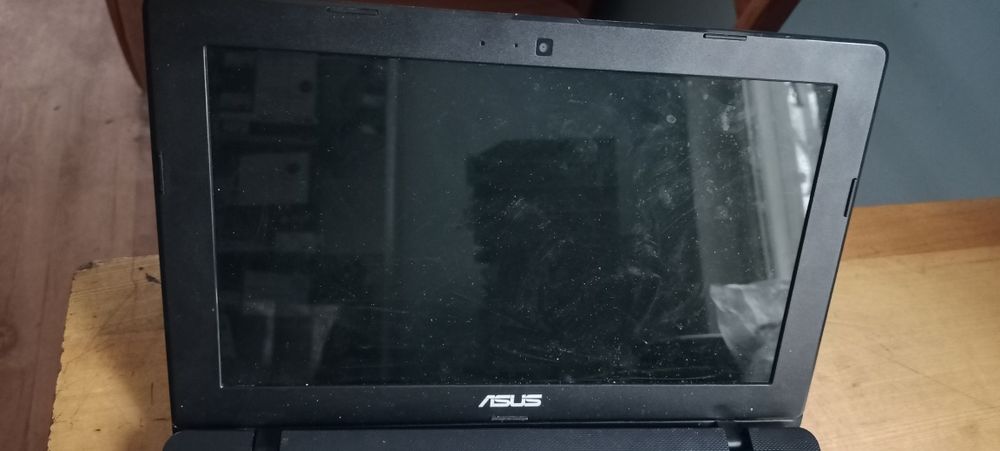 продам матрицу на нетбук asus x200ca