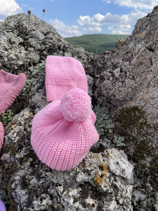 Ръчно изплетени  детски  шапка и шалче