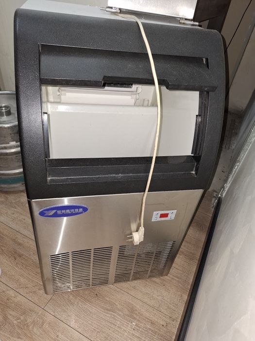 Продаю льдогенератор