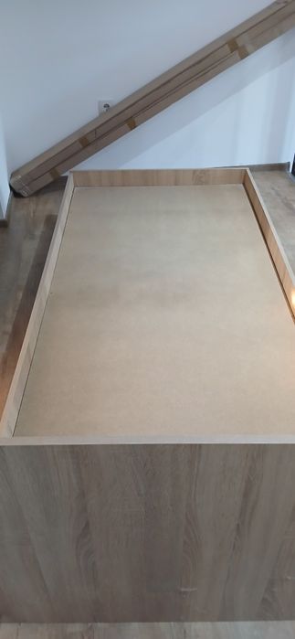 Vând pat de o persoană 90x200