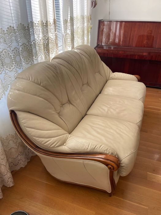 Два дивана и фотьойл