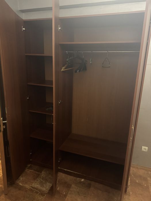 Шкаф спальный большой