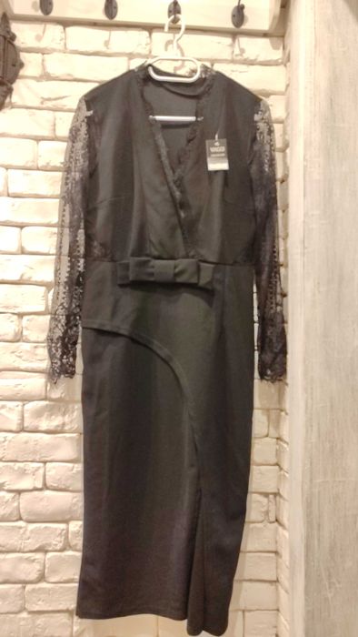 Официална черна рокля с дантела и дълбока цепка, нова, размер M/L