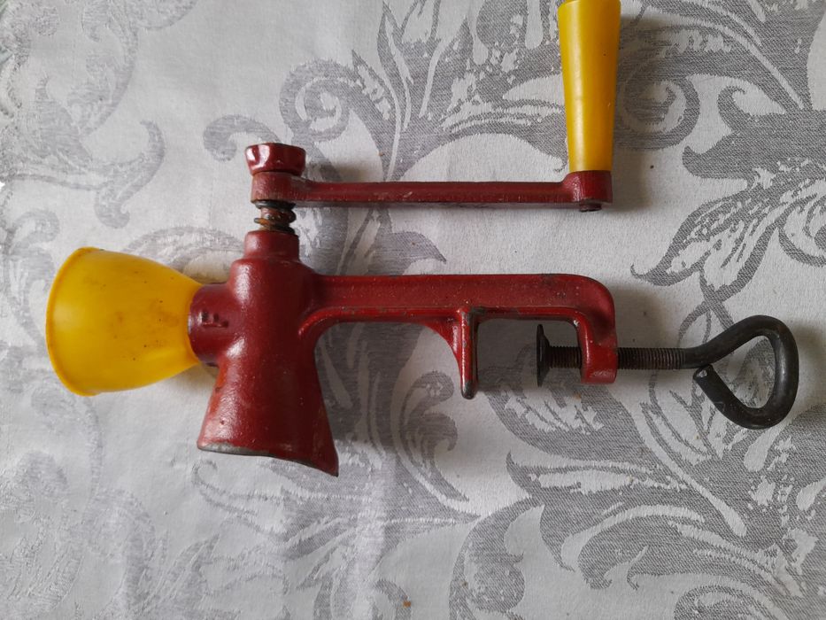 Машинки за мелене и хаванчета с чукала