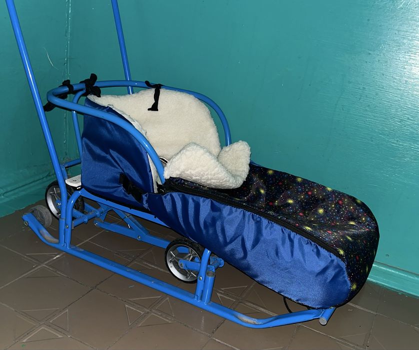 Продам санки в отличном состоянии с теплым чехлом