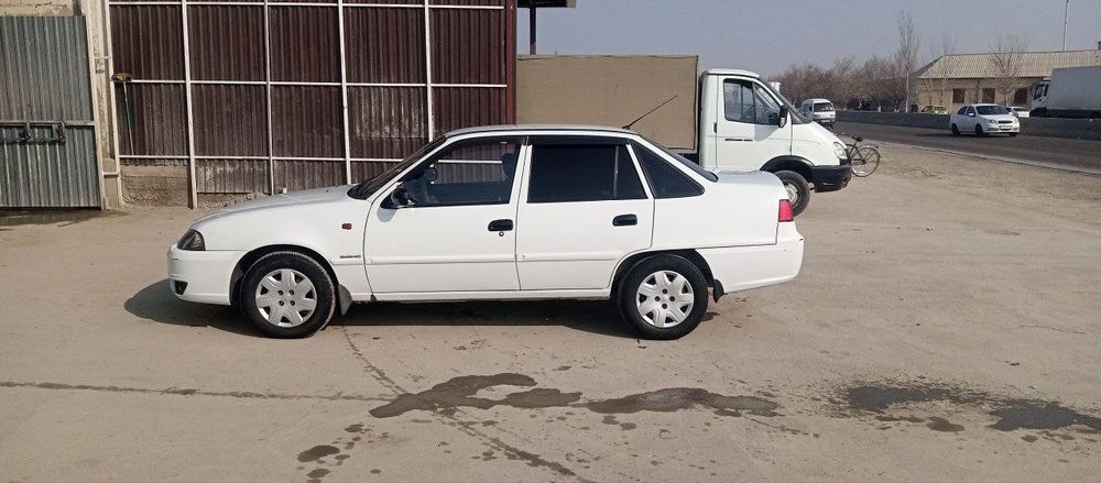 Нексия 1,6 сотилади