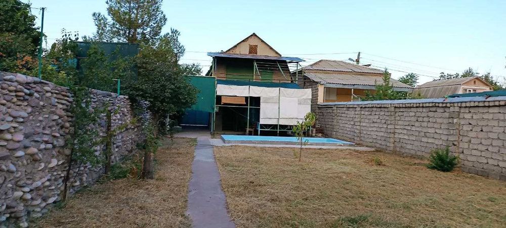 Дача с двухэтажным домом