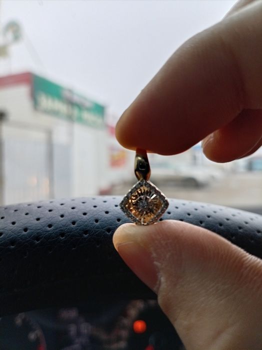 Кулон золото с бриллиантом