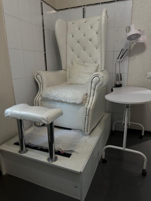 Продам мебель для маникюрного мастера