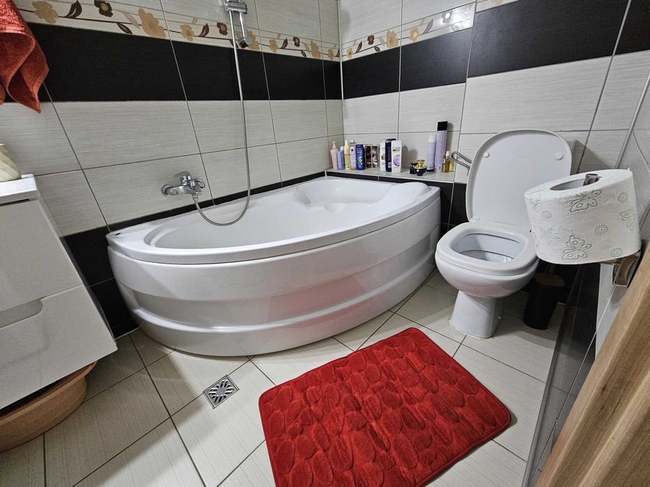 Vand apartament 2 camere, Compozitori