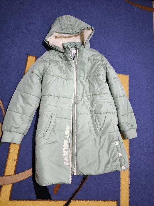 Куртку на девочку 10-12лет.