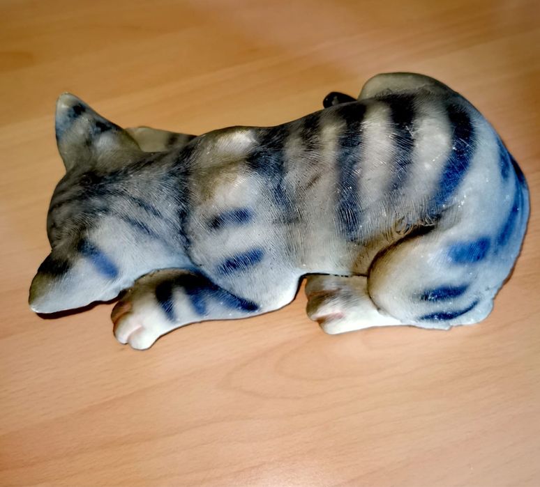 Котка фигура пластика скулптура на котенце изключително реалистично !