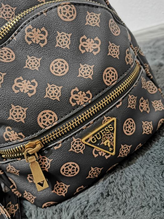 Rucsac guess autentic impecabil cadou un top guess