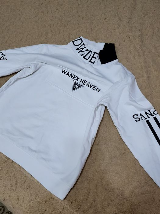 Продаются 2 свитера  на мальчика 10-13лет