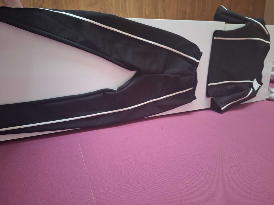 Екип от две  части