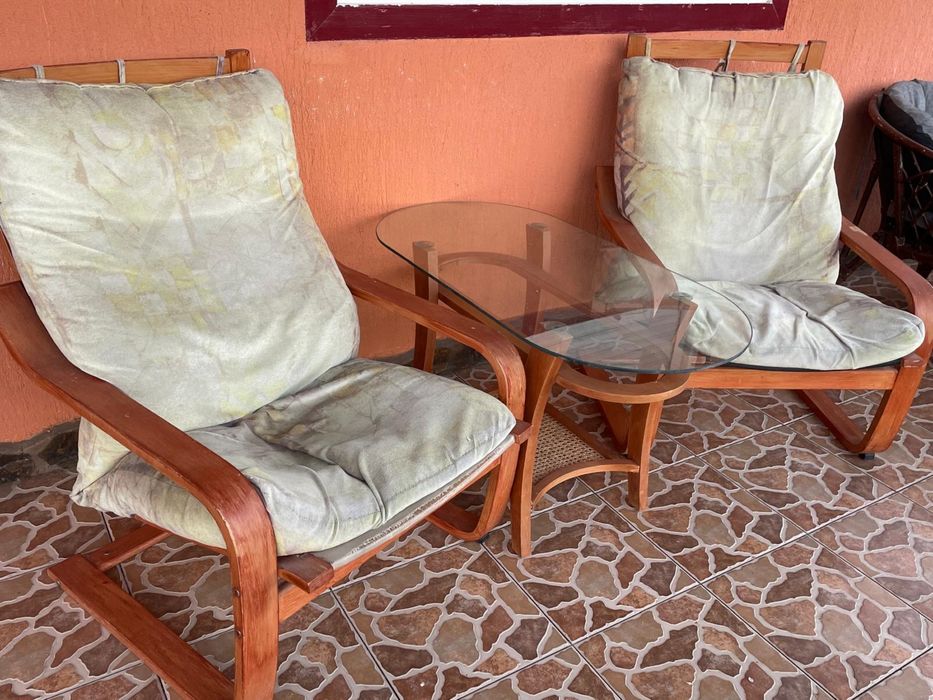 Set scaune și masă din lemn pentru terasă