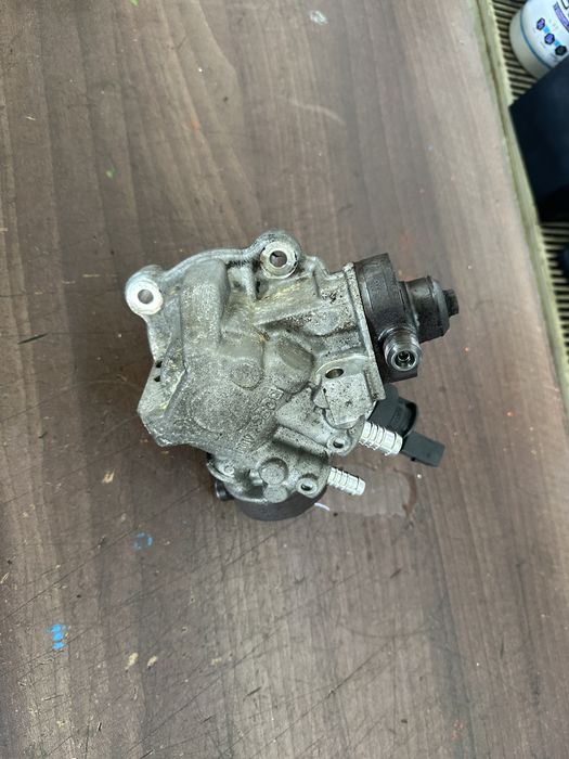 Pompa inalte injectie cu defect porsche audi a4 a5 a6 a7 a8 touareg 3.0tdi cdu cla crc