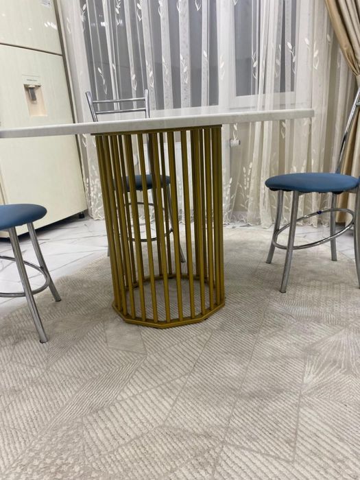 Продам дизайнерский стильный стол