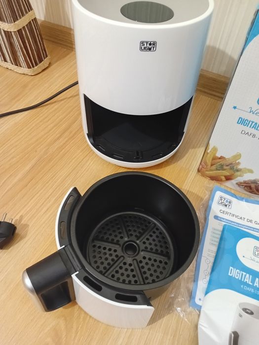 Фритюрник без мазнина Star-Light Airfryer DAFB-1509WH, 900W, 1.5 л, Control Digital, LED дисплей, Сваляем кош, Защита от прегряване Бял air fryer