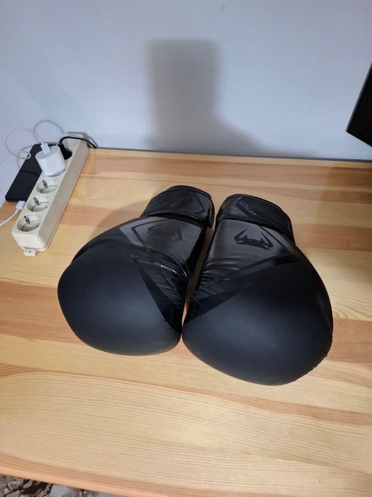 Боксови ръкавици