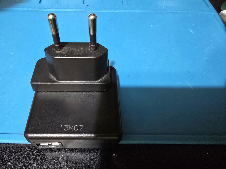 Продаю блок зарядки Nikon.