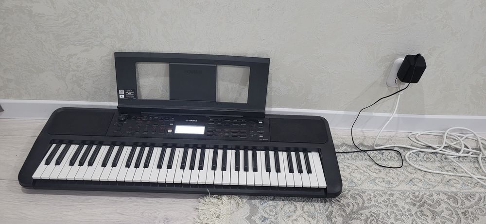 Продам синтезатор срочно!!!